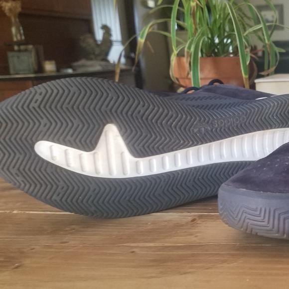 Adidas - Picture 2 of 4